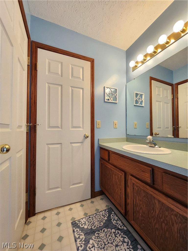 107 Cedar Chardon OH 44024
