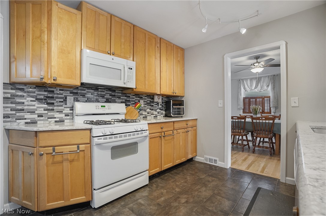 86 Hartshorn Drive Painesville OH 44077