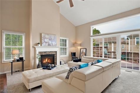 21 Bristol Lane Rocky River OH 44116