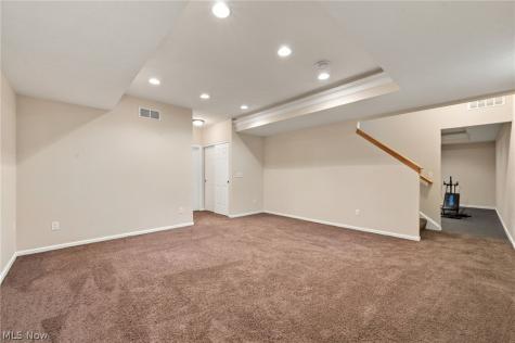 21 Bristol Lane Rocky River OH 44116