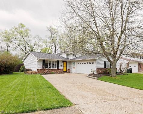 110 Edgefield Drive Elyria OH 44035