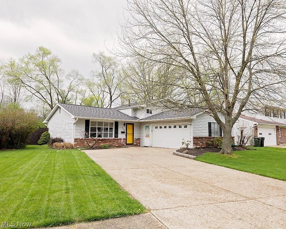 110 Edgefield Drive Elyria OH 44035