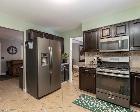 110 Edgefield Drive Elyria OH 44035