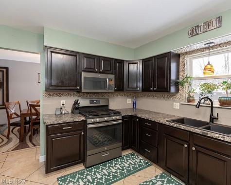 110 Edgefield Drive Elyria OH 44035