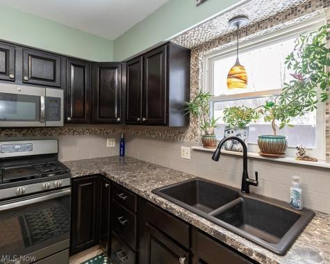 110 Edgefield Drive Elyria OH 44035