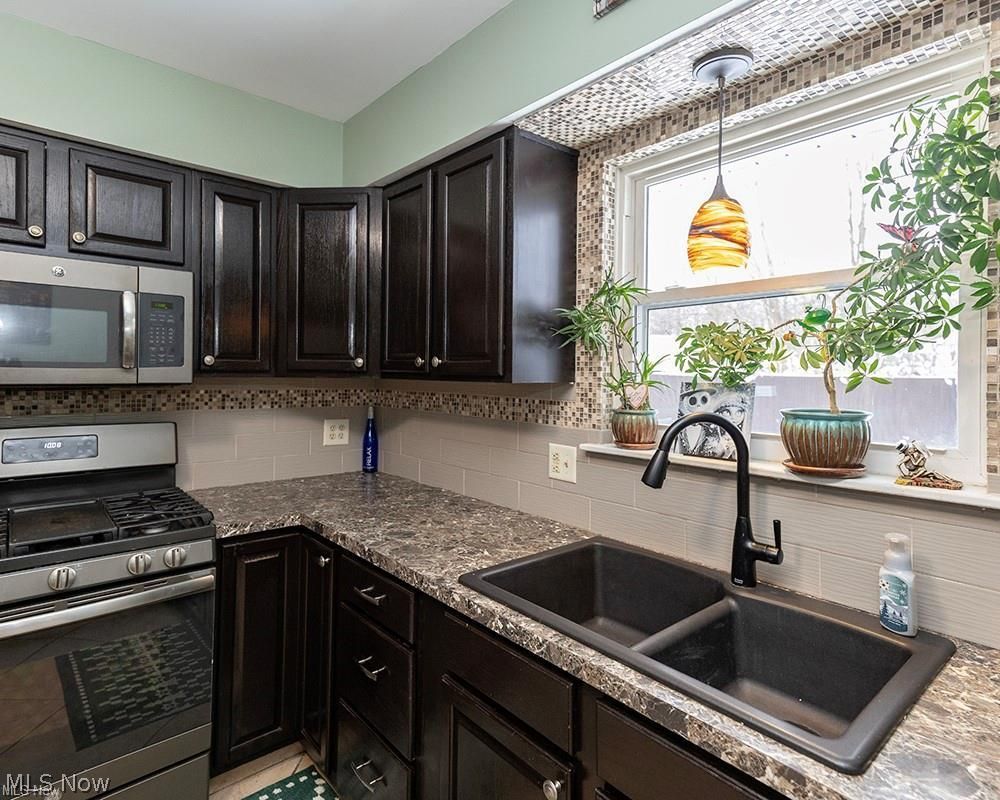 110 Edgefield Drive Elyria OH 44035