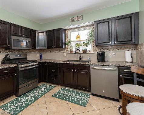 110 Edgefield Drive Elyria OH 44035