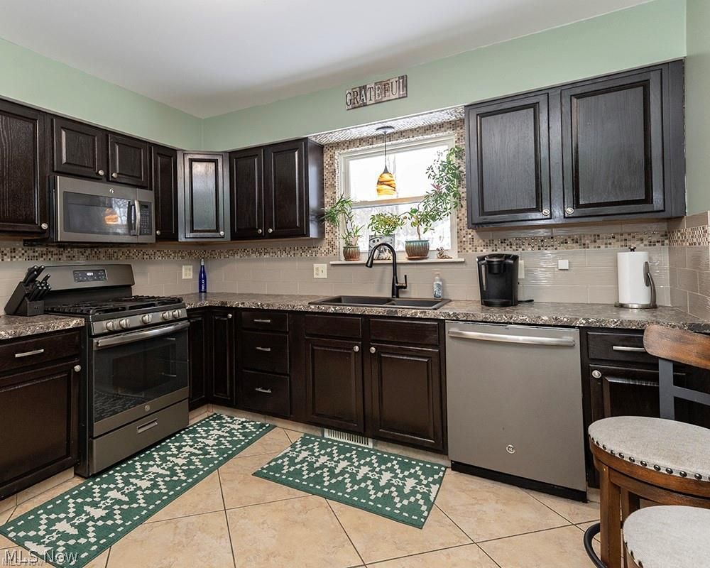 110 Edgefield Drive Elyria OH 44035