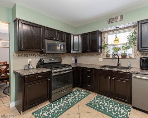 110 Edgefield Drive Elyria OH 44035