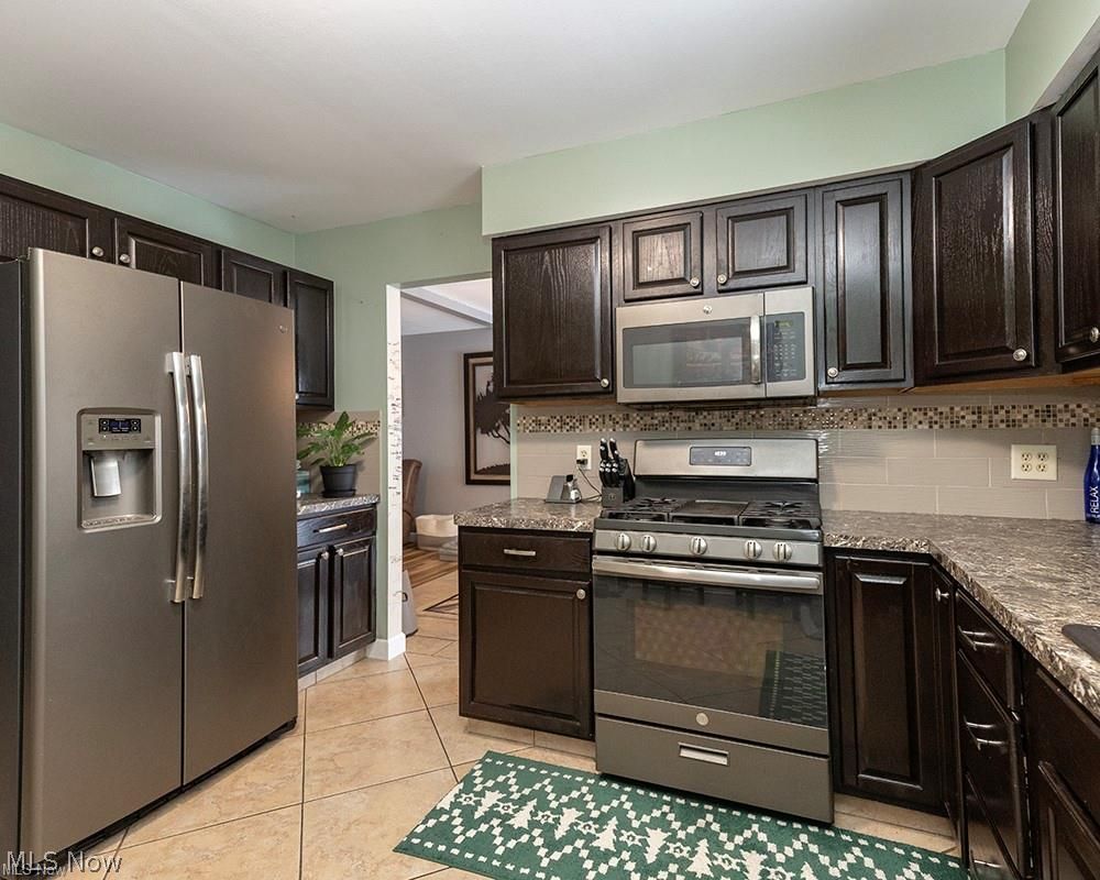 110 Edgefield Drive Elyria OH 44035