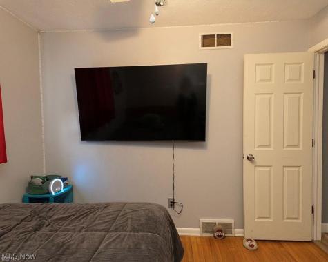 110 Edgefield Drive Elyria OH 44035