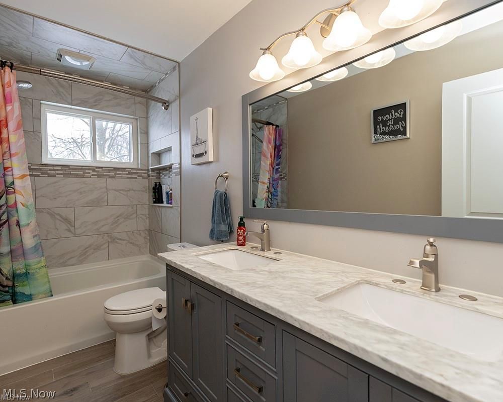 110 Edgefield Drive Elyria OH 44035