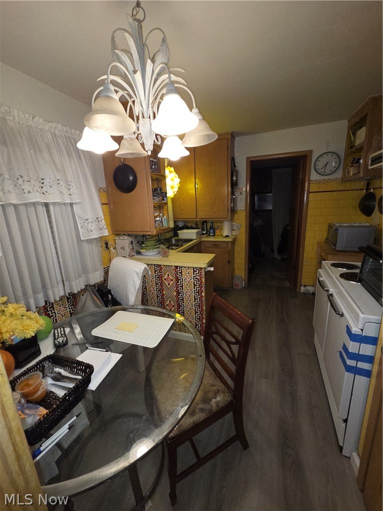 16305 Eldamere Avenue Cleveland OH 44128