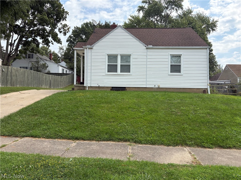 1711 Evergreen Avenue Akron OH 44301