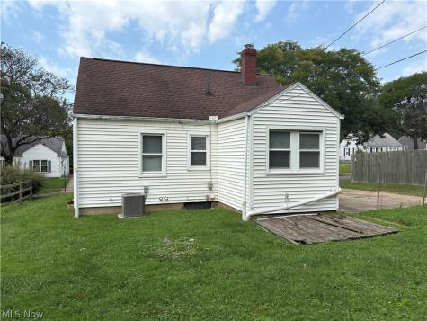 1711 Evergreen Avenue Akron OH 44301