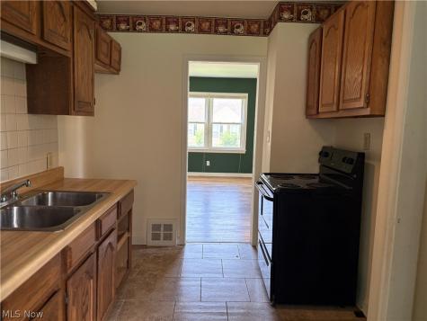 1711 Evergreen Avenue Akron OH 44301