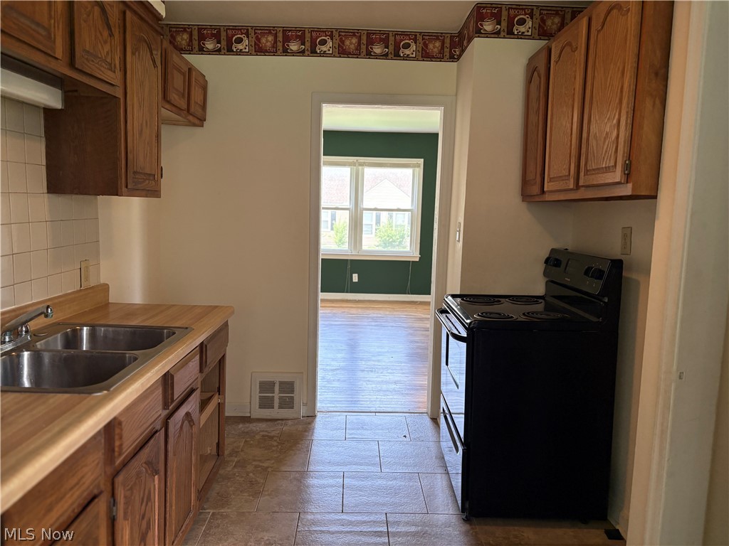 1711 Evergreen Avenue Akron OH 44301