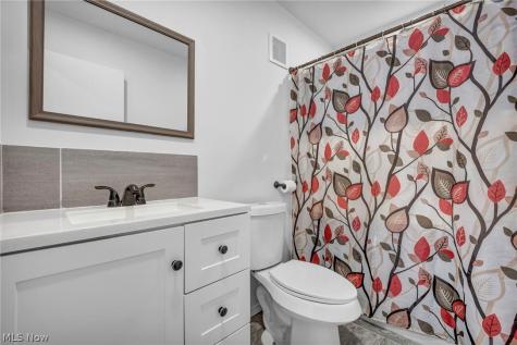 15742 Leigh Ellen Avenue Cleveland OH 44135
