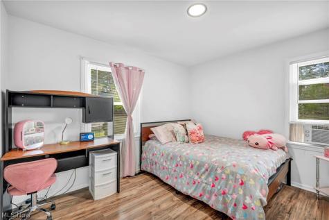 15742 Leigh Ellen Avenue Cleveland OH 44135