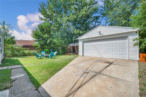 15742 Leigh Ellen Avenue Cleveland OH 44135