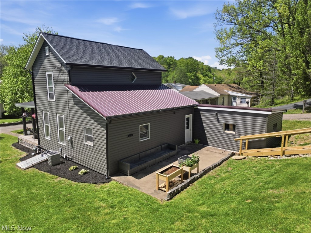 437 N 8th Street Mcconnelsville OH 43756