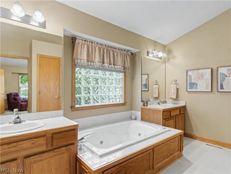 3671 White Oak Drive Norton OH 44203