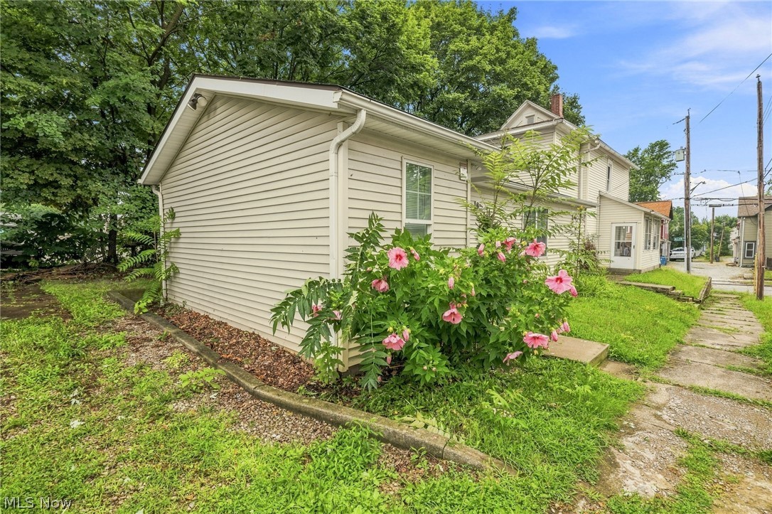 477 Allyn Street Akron OH 44304