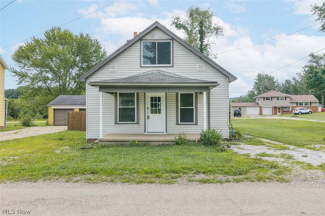 6597 Superior Road SE Uhrichsville OH 44683