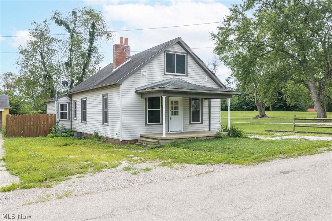 6597 Superior Road SE Uhrichsville OH 44683