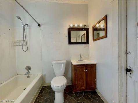128 Northrup Street Elyria OH 44035