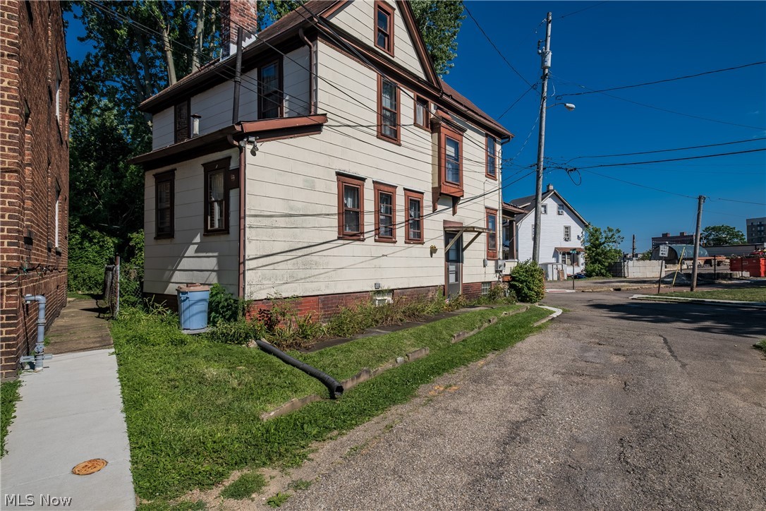 523 9th Street NW Canton OH 44703