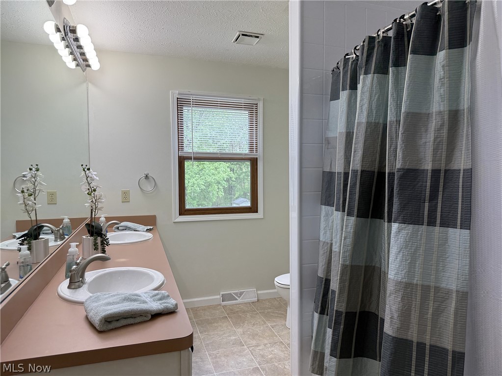 9109 Lake In The Woods Trail Chagrin Falls OH 44023