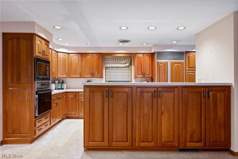 806 E Warner Road Akron OH 44319