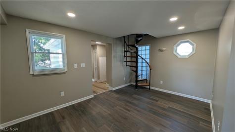 424 E 319th Street Willowick OH 44095