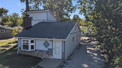 424 E 319th Street Willowick OH 44095