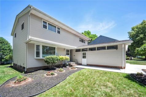 4915 Fairlawn Road Lyndhurst OH 44124