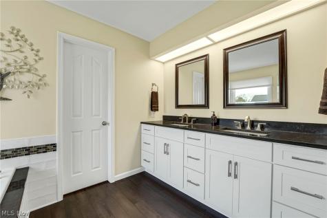 10287 Laura Lane Twinsburg OH 44087
