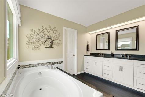 10287 Laura Lane Twinsburg OH 44087