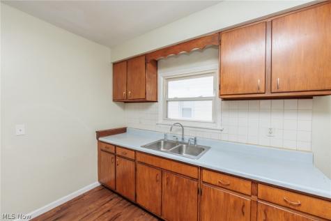 4004 E 41st Street Newburgh Heights OH 44105
