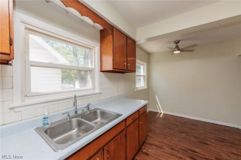 4004 E 41st Street Newburgh Heights OH 44105
