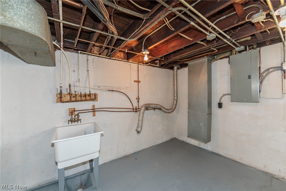 4004 E 41st Street Newburgh Heights OH 44105