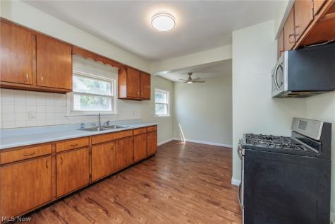 4004 E 41st Street Newburgh Heights OH 44105