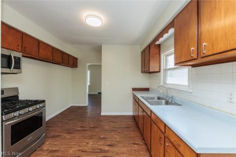 4004 E 41st Street Newburgh Heights OH 44105