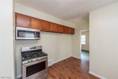4004 E 41st Street Newburgh Heights OH 44105