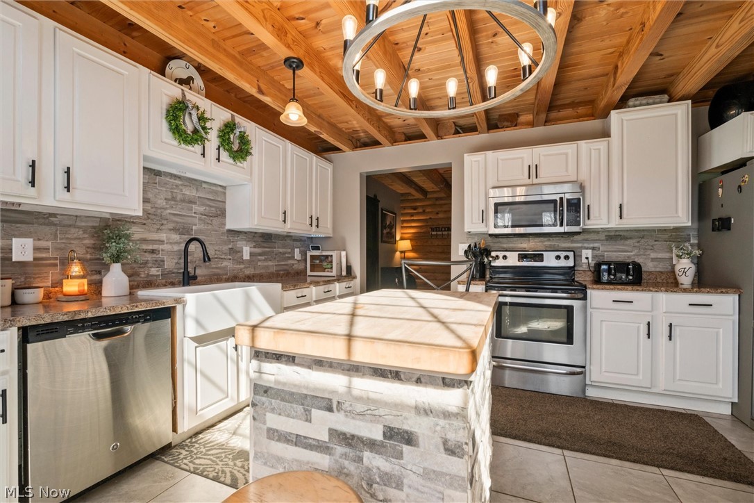 4911 Miller Road Lowellville OH 44436