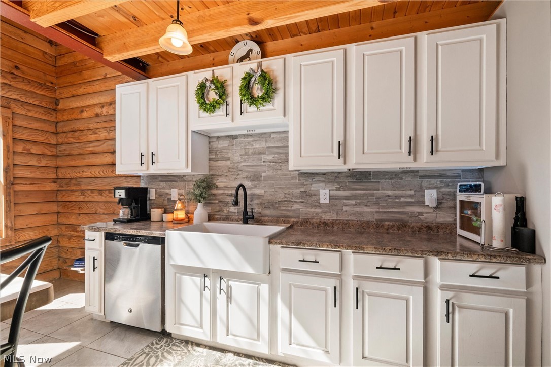 4911 Miller Road Lowellville OH 44436