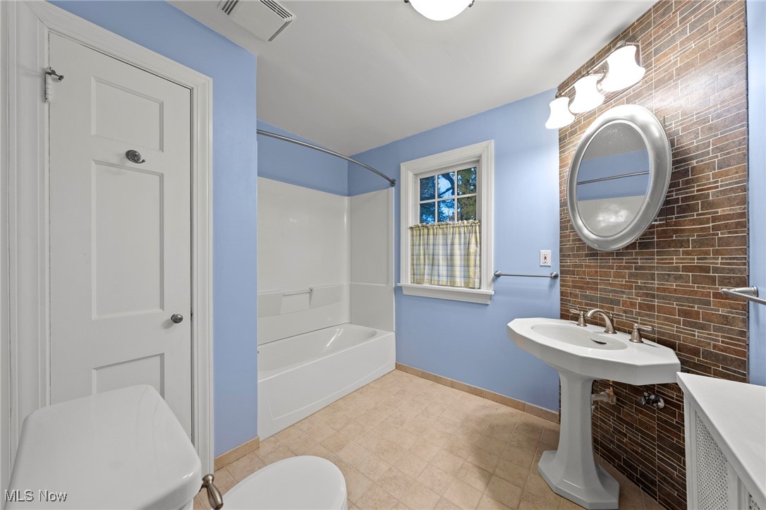 2556 Ashurst Road University Heights OH 44118