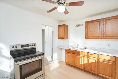 305 4th Street NW Barberton OH 44203