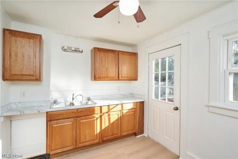 305 4th Street NW Barberton OH 44203