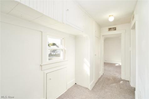 305 4th Street NW Barberton OH 44203